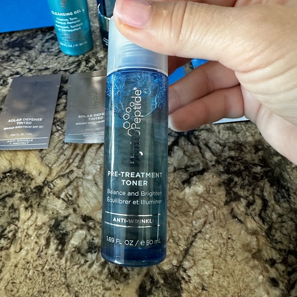 9 piece Hydropeptide anti-wrinkle facial kit - Picture 4 of 10